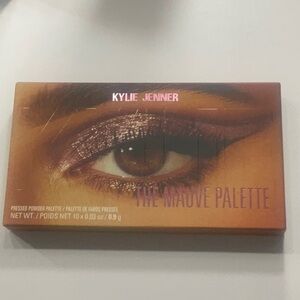 Kylie Jenner the Mauve palette pressed powder palette